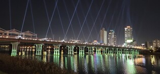 연말까지 태화강 울산교서 화려한 불빛 쇼 펼친다