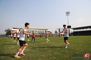 K League clubs emerge from COVID-19 tunnel to head overseas for training camps