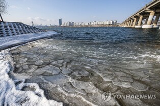 (LEAD) Cold spell, heavy snowfall hit South Korea