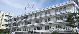 4년 만에 존치에서 철거로…옛 청주시청 본관 '역사속으로'