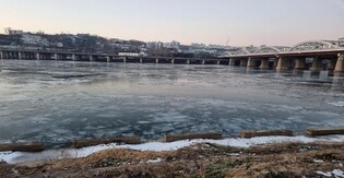 Han River freezes early this year amid continued cold wave