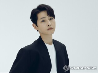 Actor Song Joong-ki in romantic relationship with British female