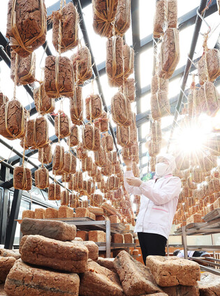 [K-Geography] Drying bean paste to make soy sauce