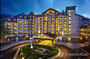 KH Group, house of ex-Gangwon gov. raided over suspicions on ski resort sale