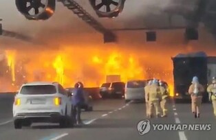 (LEAD) Death toll in expressway tunnel fire rises to 6