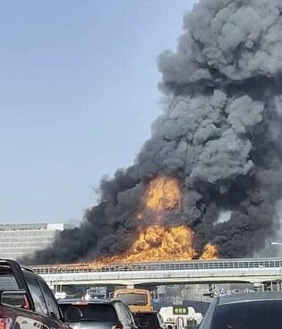 2 dead in expressway tunnel fire