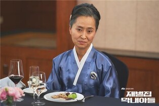 Kim Hyun of 'Reborn Rich' " Took 2 hours to get ready and left a wrinkle I find it very honorable"