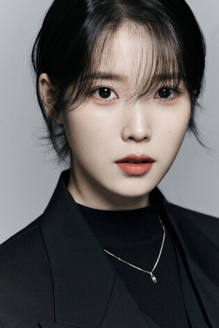 IU donates 200 million won to help underprivileged people