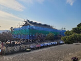 진주성 촉석루 지붕마루 보수공사 마무리…새해 1월 개방