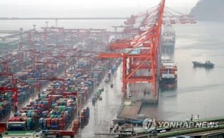 Industry minister vows efforts for vibrant exports, investment in new year