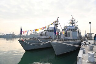 (LEAD) S. Korea decommissions 8 warships after decades of naval service