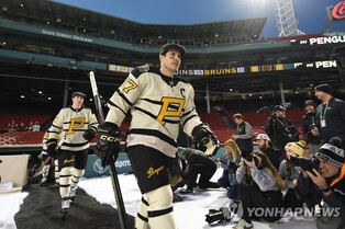 펜웨이파크가 링크로…감회에 젖은 NHL 스타 크로스비