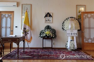 (LEAD) S. Korean Catholics pay tribute to late Pope Benedict XVI