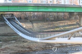Overpass partially collapses in Seoul 6 1/2 yrs after construction