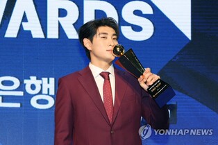 KBO MVP Lee Jung-hoo changing swing ahead of potential move to MLB