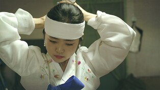 무녀라는 숙명, 그 앞에서…다큐 '시간을 꿈꾸는 소녀'