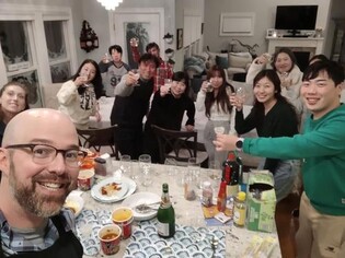 Genesis BBQ to gift American couple with 1-year voucher for helping stranded S. Korean travelers