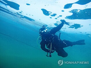 화천산천어축제 얼음낚시터 35cm 이상 '꽁꽁'…안전점검 마무리