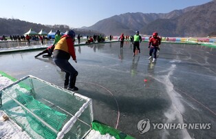 빙판 위 '축구의 신'은 누구…인제서 '얼음판 월드컵' 한판승부