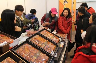 Sweet and chewy winter snacks...Yeongdong Dried Persimmon Festival starts