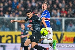 김민재, 나폴리서 첫 교체아웃…감독 "부상 예방 차원"