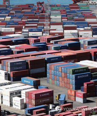 (LEAD) S. Korea posts current account deficit in Nov. amid dwindling exports