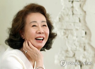 Youn Yuh-jung signs exclusive contract with CAA