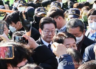(2nd LD) Opposition leader appears for questioning in bribery probe