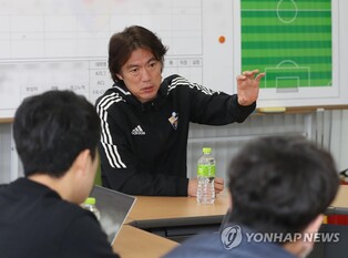 Ulsan coach Hong Myung-bo looking to take next step in K League title defense