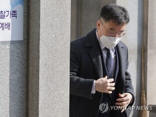 Prosecutors detect more financial transactions between key figure in development scandal and reporter: sources