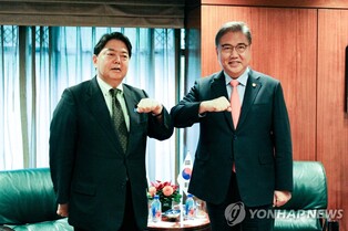 (LEAD) Top diplomats of S. Korea, Japan discuss forced labor issue in phone talks