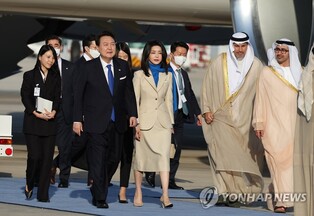 (LEAD) Yoon arrives in UAE to promote energy, arms sales