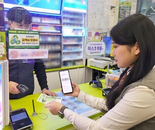 현금 충전·캐릭터 봉투…현금으로 세뱃돈 받는 10대에 인기