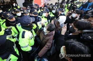 (LEAD) Spy agency, police raid labor group over alleged anti-communist law violations