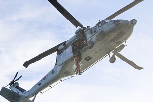 Navy's sea rescue unit stages wintertime training