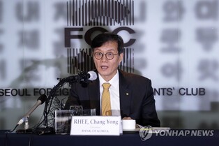 (LEAD) BOK to pay 'additional attention' to trade-offs on growth, financial stability in executing monetary policy