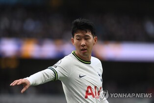 손흥민 차고, 김연경 때리고, 쌍둥이 감독은 맞대결 '풍성한 설'