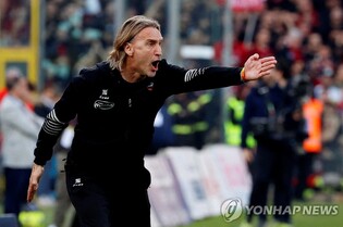 이탈리아 프로축구 살레르니타나, 경질한 감독 이틀 만에 재선임