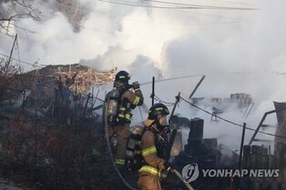 (2nd LD) About 500 people evacuated after fire rages through slum in Seoul