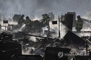(3rd LD) About 500 people evacuated after fire rages through shanty village in Seoul