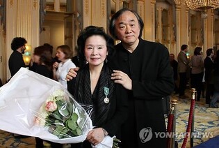 평생 윤정희 옆을 지켜온 '건반 위의 구도자' 백건우