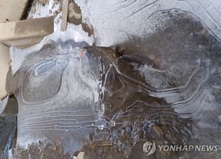 설 연휴 '눈온 뒤 살얼음' 예상…행안부, 제설작업 당부