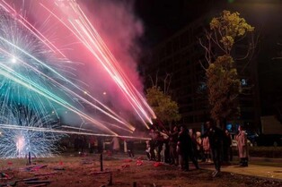 "3년을 기다렸다" 금지령 풀리자 중국 춘제용 폭죽 판매 급증