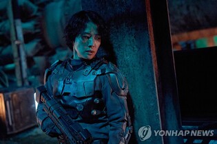 '정이', 넷플릭스 공개 하루 만에 세계 1위