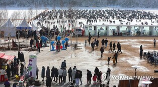 '추워야 제맛' 인제빙어축제 성황…누적 방문객 10만명 육박