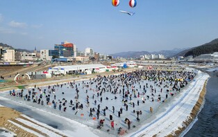 강원 최강 한파 속 겨울축제장 북적…스키장·유명산은 한산
