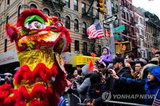 美 중국계 커뮤니티 잇단 총격사건에 춘절 퍼레이드 비상