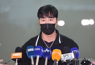 출국한 김하성, 다시 경쟁 속으로 "주전 경쟁과 WBC 다 잡겠다"
