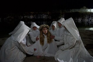 현실과 상상을 오가는 불길함…오컬트 호러 '트윈'