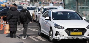 Base taxi fare to rise by 1,000 won to 4,800 won next month